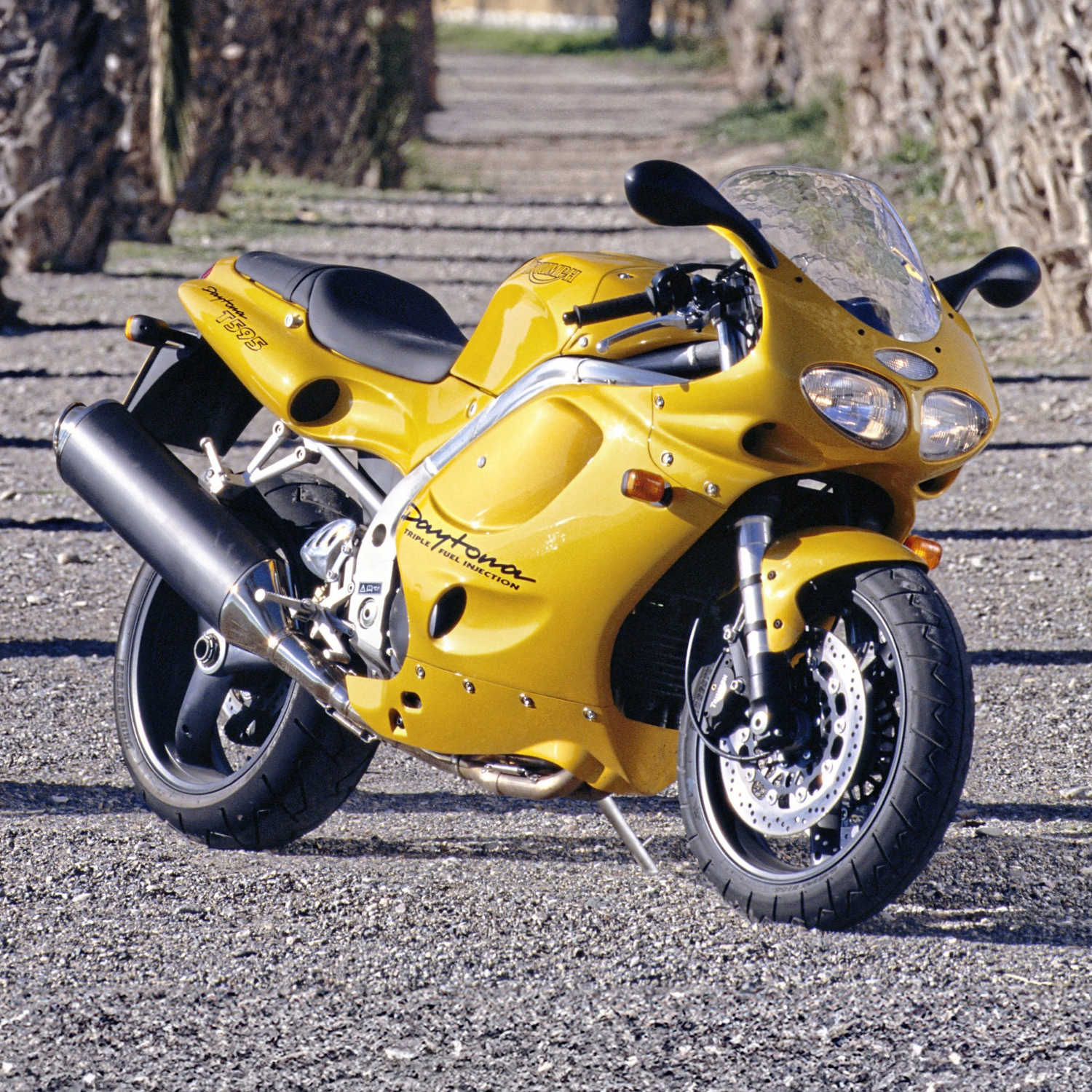 Triumph Strontium Yellow (code FB) Paint Product